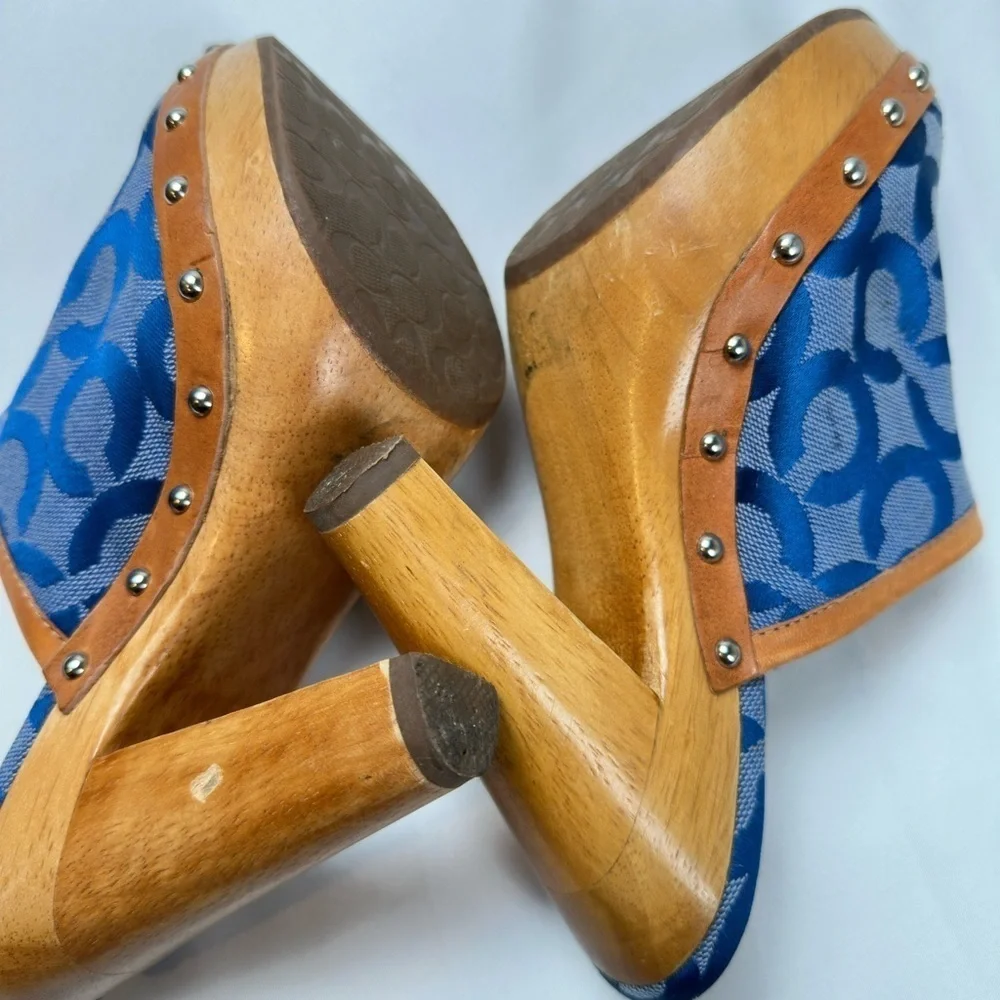 TRENDING VINTAGE Y2K Coach Women's Blue Patterned Clog Mules